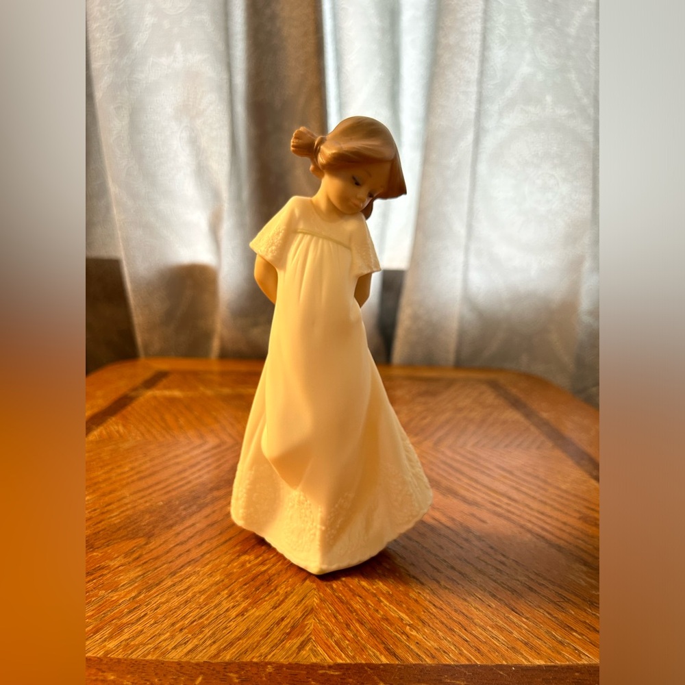 Vintage 1991 Golden Memories Lladro Daisa Handmade in Spain Shy Girl